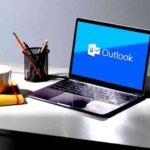 Outlook adalah