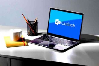 Outlook adalah