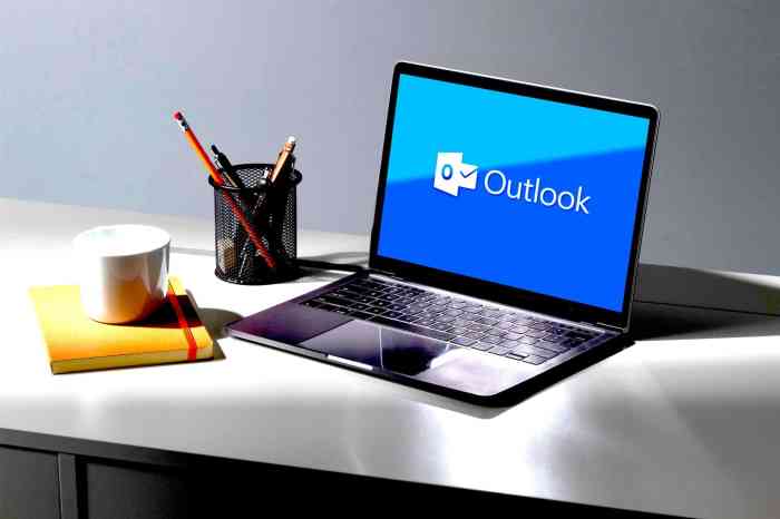 Outlook adalah