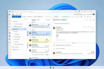 Outlook adalah