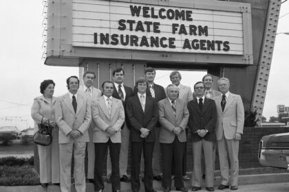 How much do insurance agents make at state farm